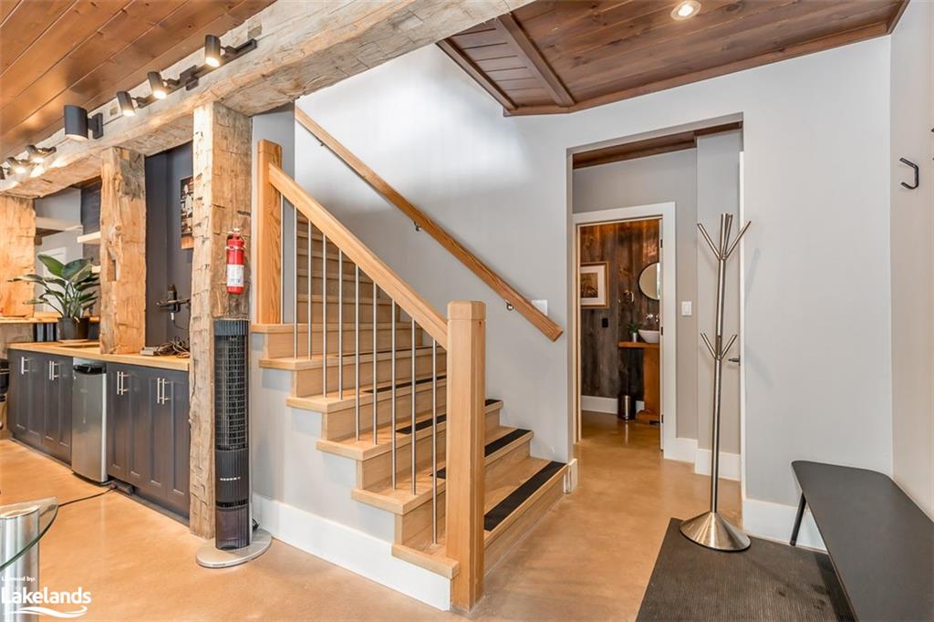 160 ROWANWOOD Lane, Huntsville, Ontario, Canada