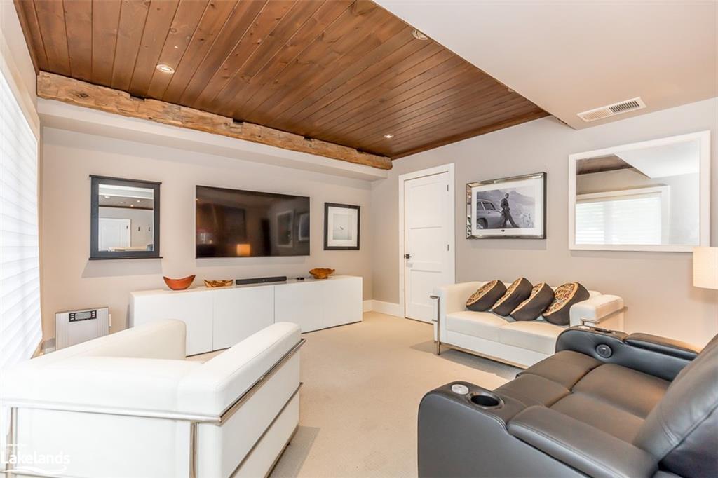 160 ROWANWOOD Lane, Huntsville, Ontario, Canada