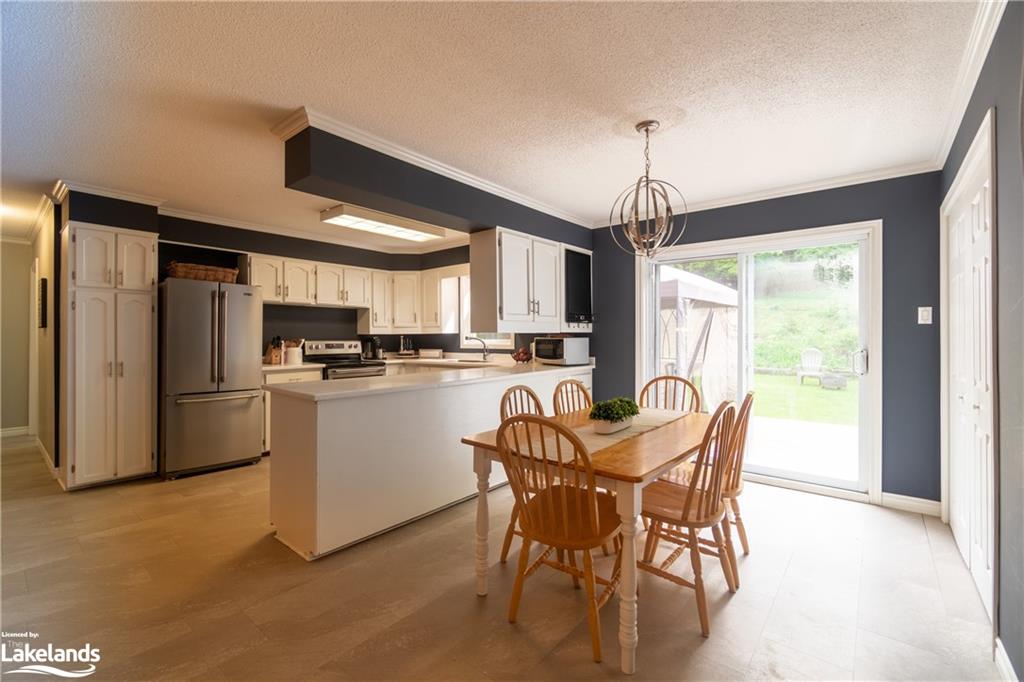 121 WEST BROWNS Road, Huntsville, Ontario, Canada