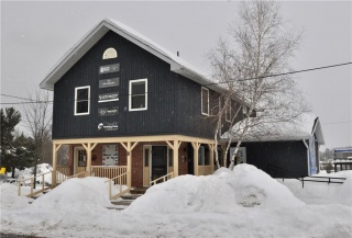 8 WEST Street N Unit# Main Floor, Huntsville Ontario, Canada
