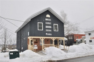 8 WEST Street N Unit# Upper, Huntsville Ontario, Canada