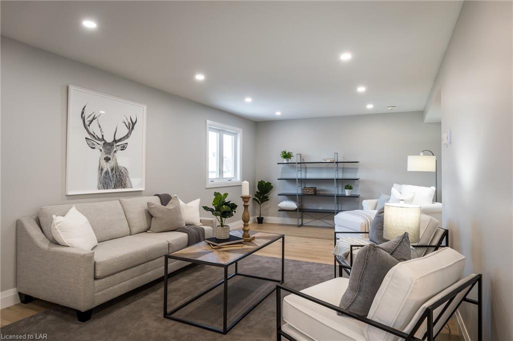 35 MARY Street W, Huntsville Ontario, Canada