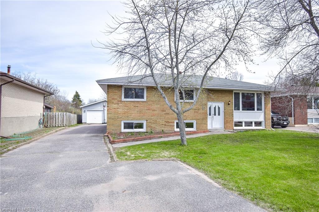 17 SUMMIT Drive, North Bay Ontario, Canada