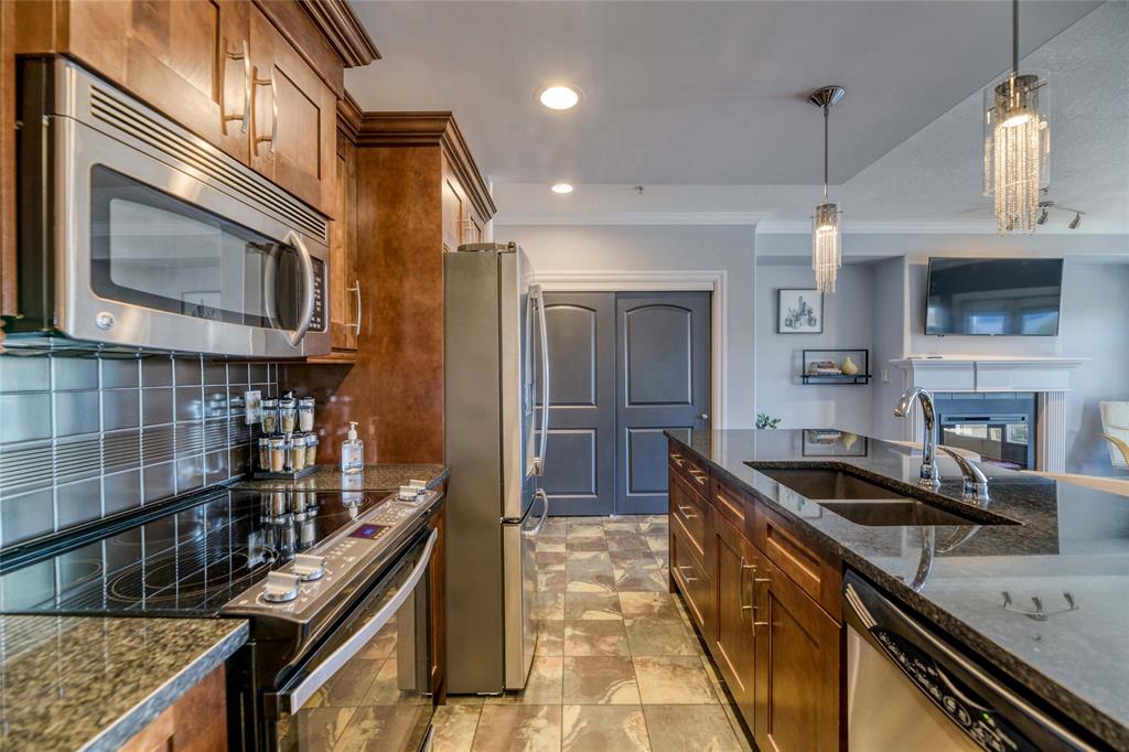 1550 VENETIAN Boulevard Unit# 203, Point Edward Ontario, Canada