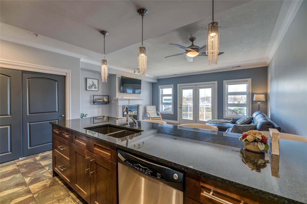 1550 VENETIAN Boulevard Unit# 203, Point Edward Ontario, Canada