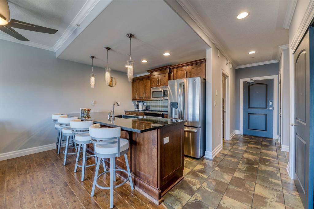 1550 VENETIAN Boulevard Unit# 203, Point Edward Ontario, Canada