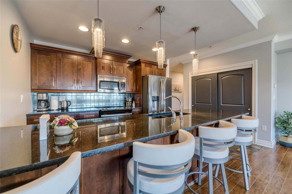 1550 VENETIAN Boulevard Unit# 203, Point Edward Ontario, Canada