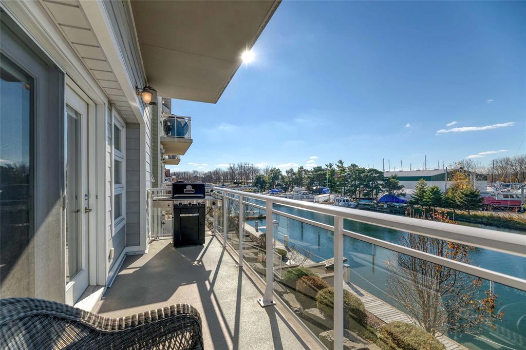 1550 VENETIAN Boulevard Unit# 203, Point Edward Ontario, Canada