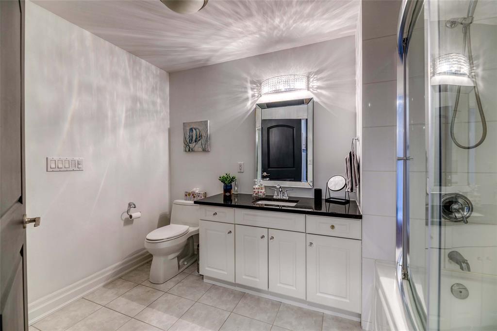 1550 VENETIAN Boulevard Unit# 203, Point Edward Ontario, Canada
