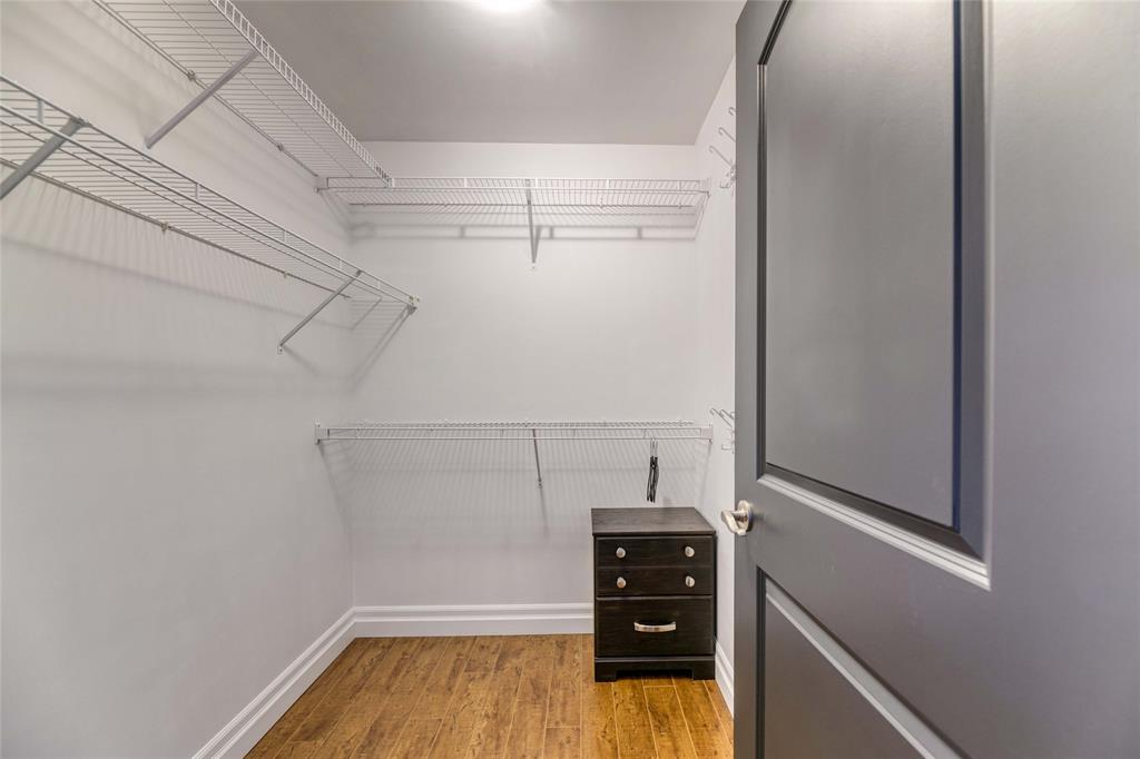 1550 VENETIAN Boulevard Unit# 203, Point Edward Ontario, Canada