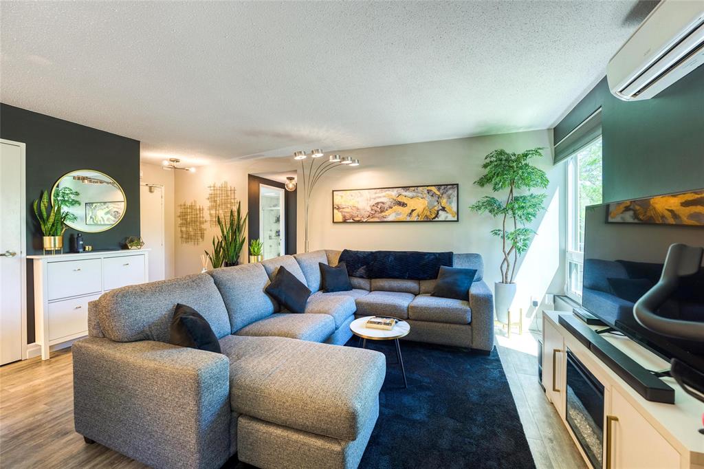 155 FRONT Street North Unit# 209, Sarnia, Ontario, Canada