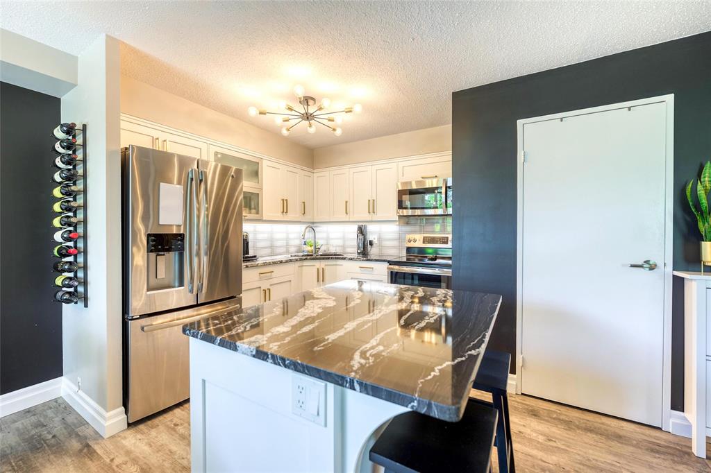155 FRONT Street North Unit# 209, Sarnia, Ontario, Canada