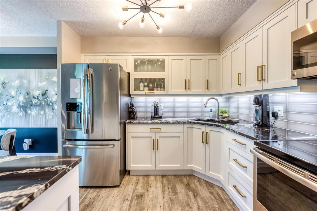 155 FRONT Street North Unit# 209, Sarnia, Ontario, Canada