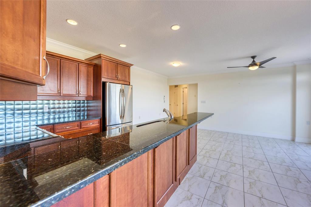 350 FRONT Street North Unit# 1102, Sarnia, Ontario, Canada