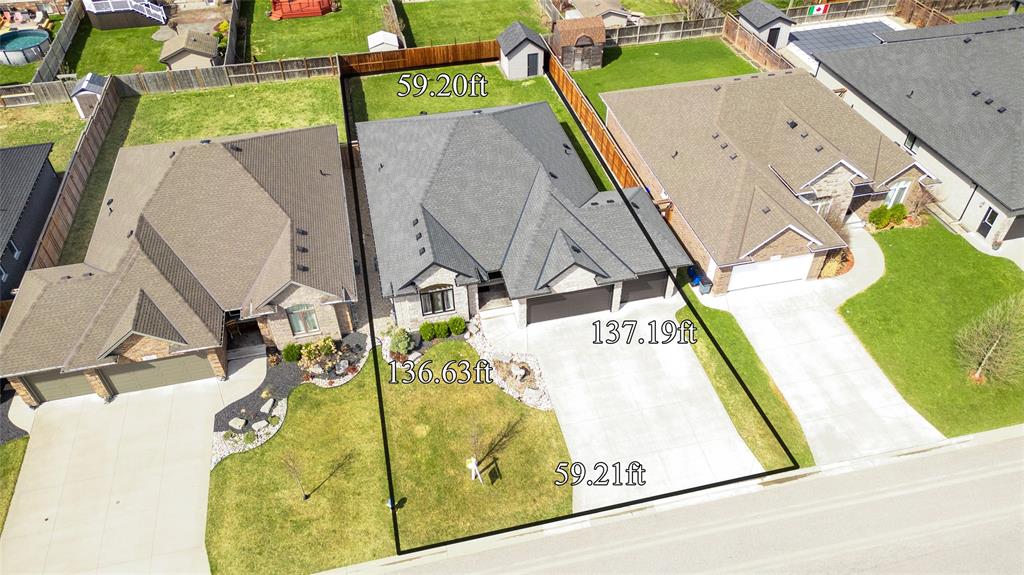 225 BASQUIAT Crescent, Sarnia, Ontario, Canada photo 2