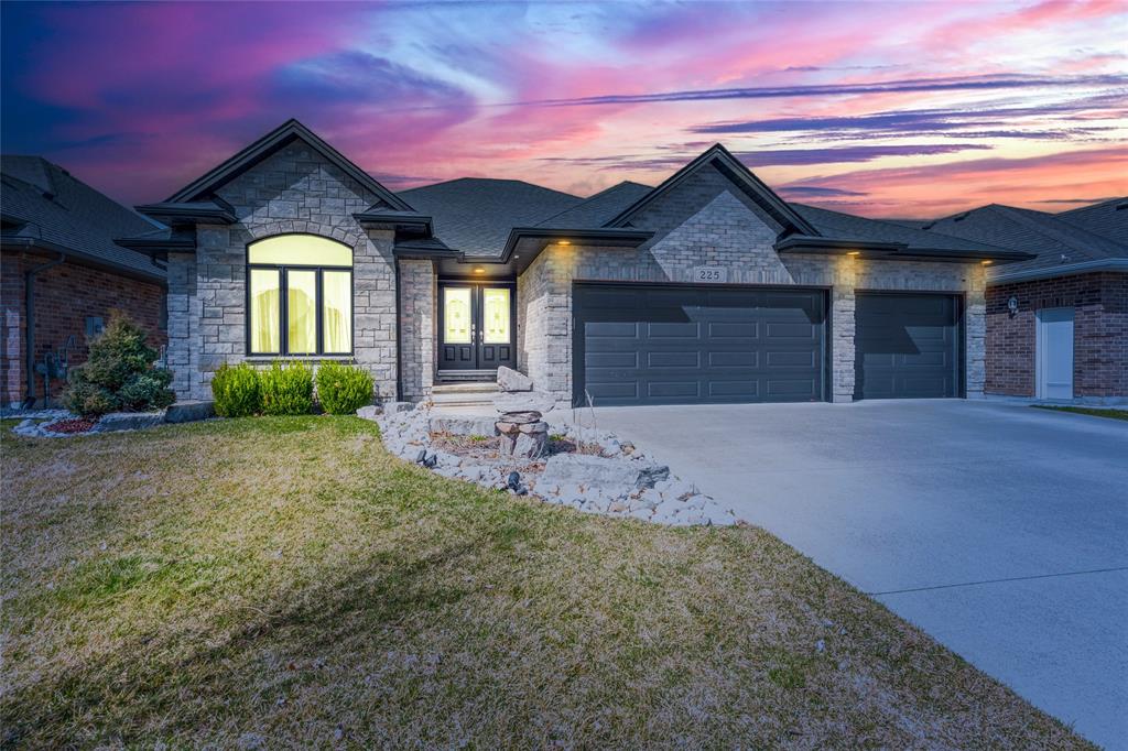 225 BASQUIAT Crescent, Sarnia, Ontario, Canada photo 31