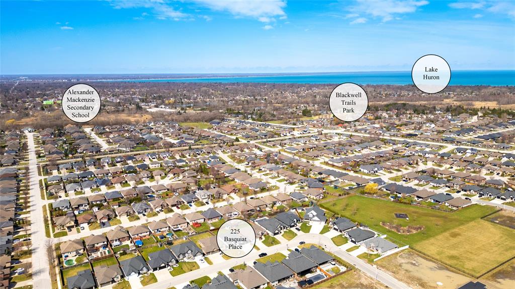 225 BASQUIAT Crescent, Sarnia, Ontario, Canada photo 32