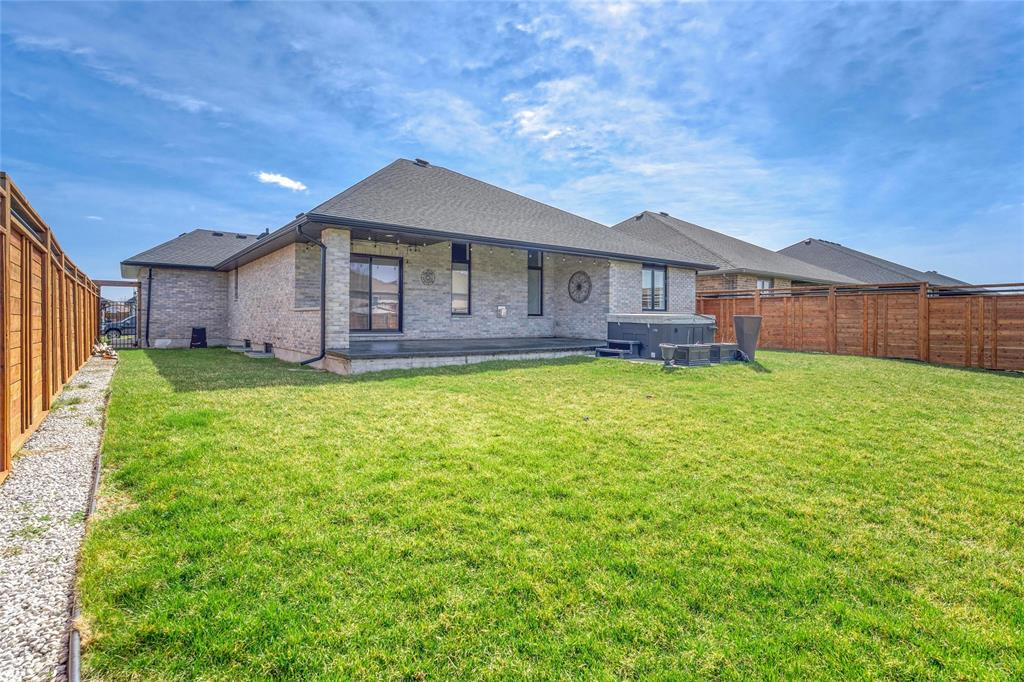 225 BASQUIAT Crescent, Sarnia, Ontario, Canada
