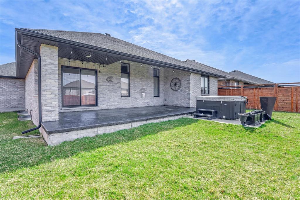 225 BASQUIAT Crescent, Sarnia, Ontario, Canada