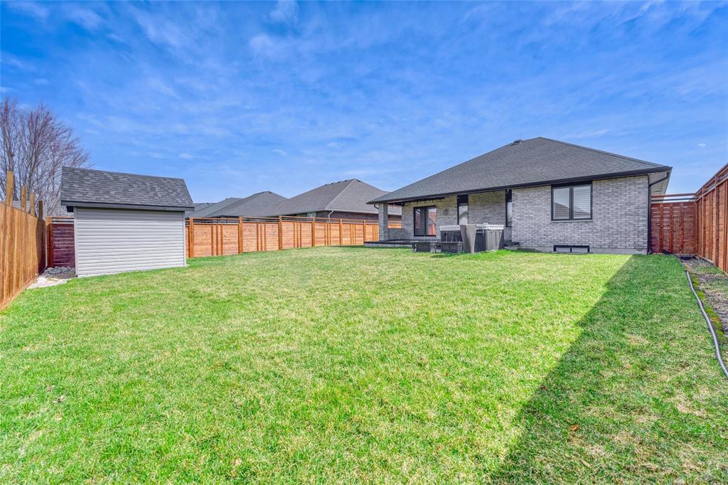 225 BASQUIAT Crescent, Sarnia, Ontario, Canada