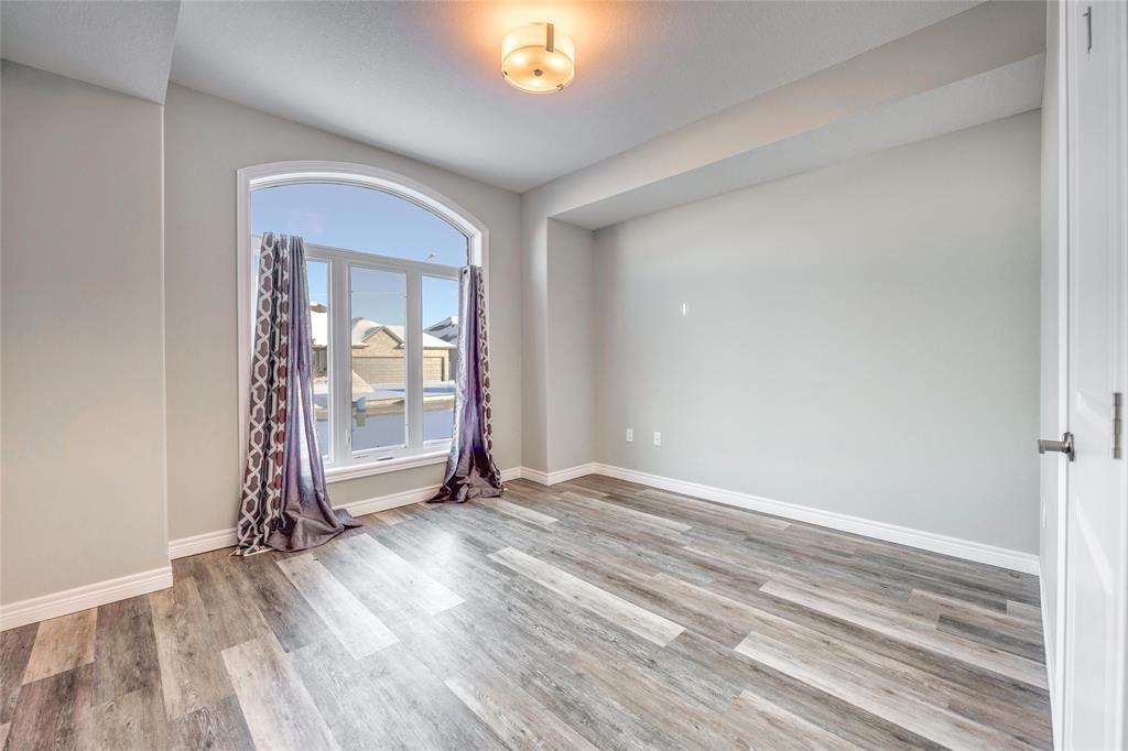 225 BASQUIAT Crescent, Sarnia, Ontario, Canada