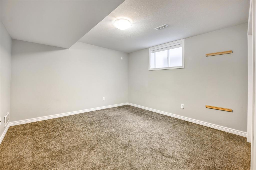 225 BASQUIAT Crescent, Sarnia, Ontario, Canada