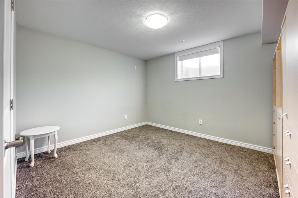 225 BASQUIAT Crescent, Sarnia, Ontario, Canada