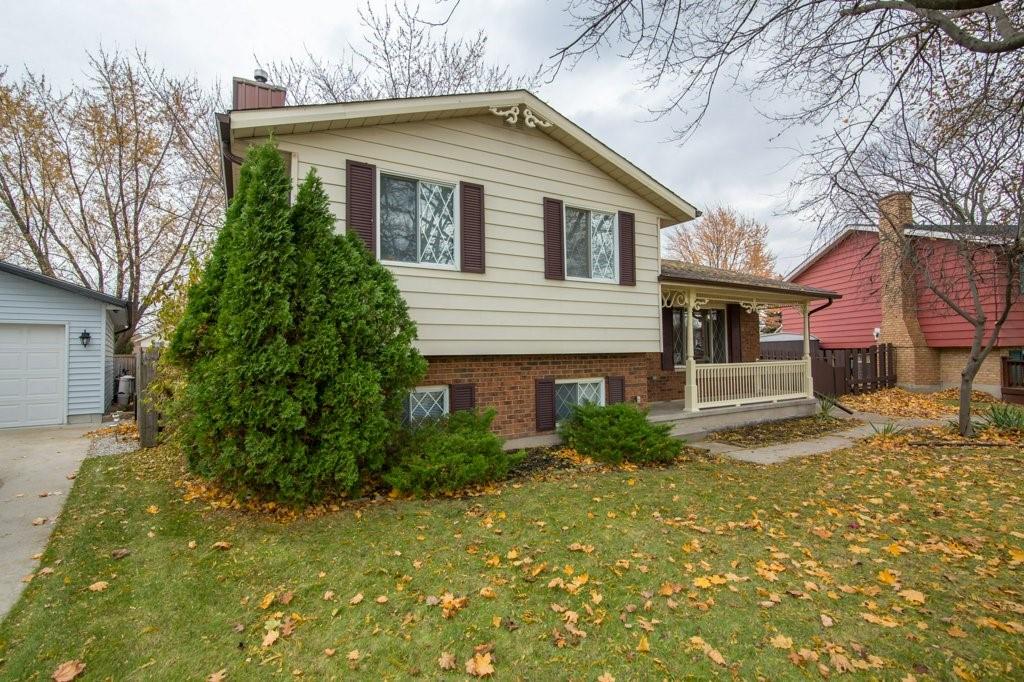 885 PRESTWICK Crescent, Sarnia, Ontario, Canada
