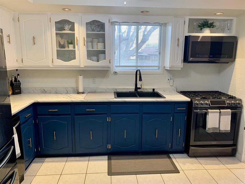 885 PRESTWICK Crescent, Sarnia, Ontario, Canada