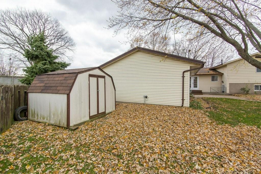 885 PRESTWICK Crescent, Sarnia, Ontario, Canada