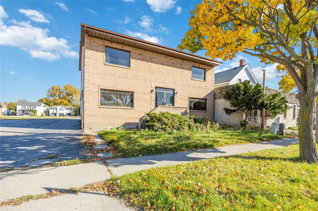 150-152 VIDAL Street North, Sarnia, Ontario, Canada photo 1