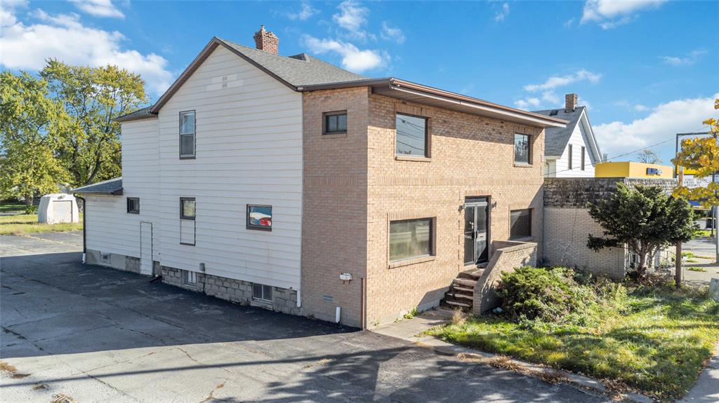 150-152 VIDAL Street North, Sarnia, Ontario, Canada photo 2