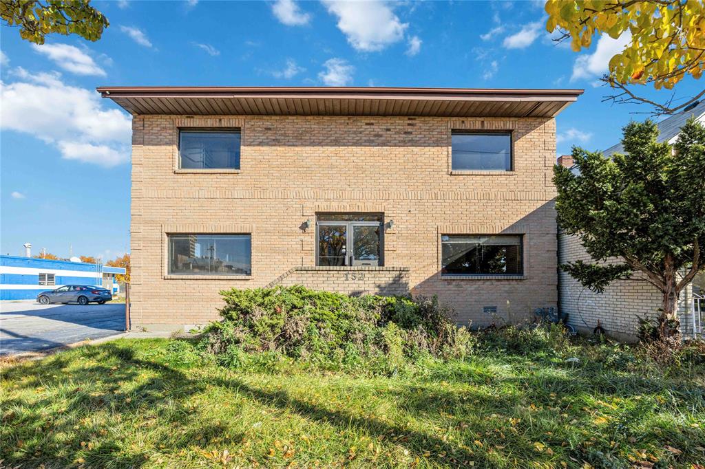 150-152 VIDAL Street North, Sarnia, Ontario, Canada photo 3