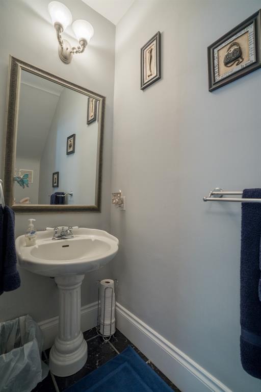 213 BROCK Street North, Sarnia Ontario, Canada