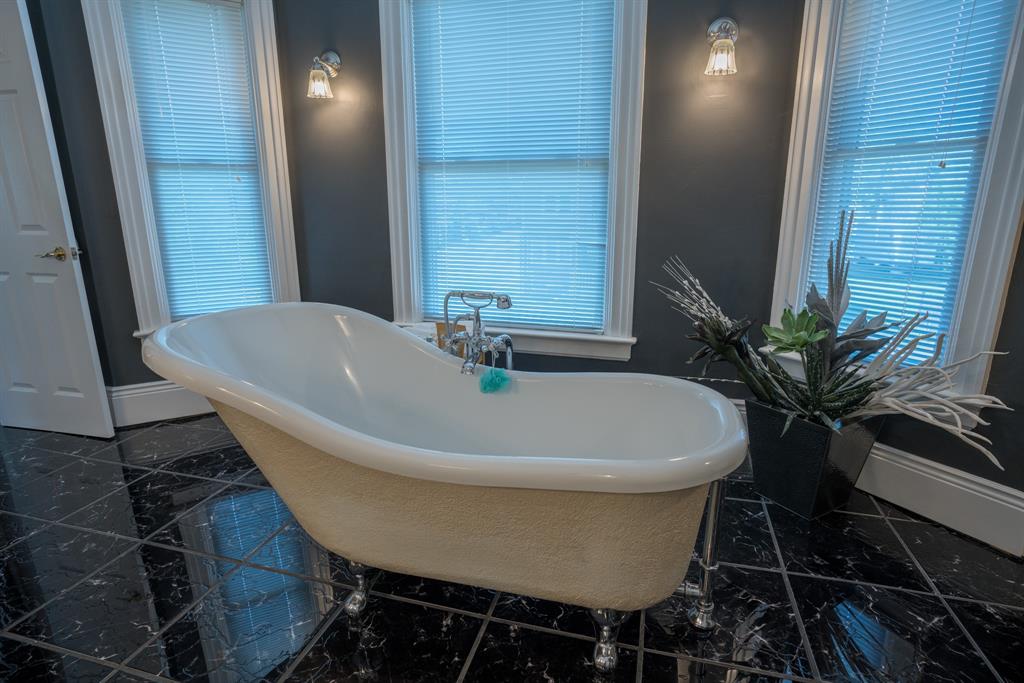 213 BROCK Street North, Sarnia Ontario, Canada