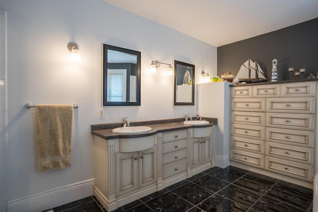 213 BROCK Street North, Sarnia Ontario, Canada