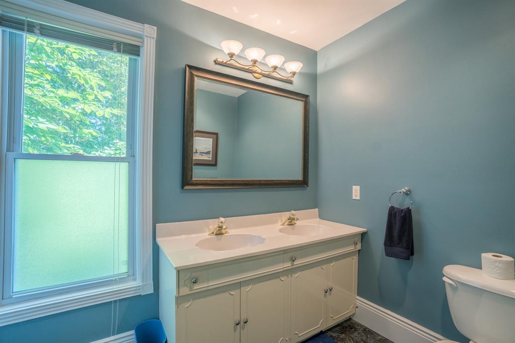 213 BROCK Street North, Sarnia Ontario, Canada