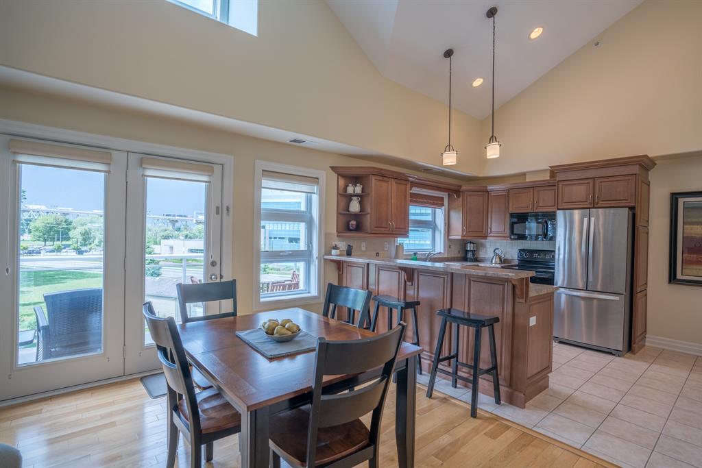 1550 VENETIAN Boulevard Unit# 307, Point Edward Ontario, Canada