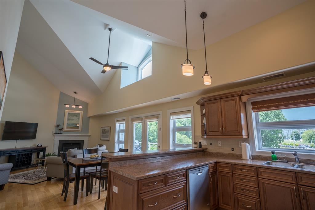 1550 VENETIAN Boulevard Unit# 307, Point Edward Ontario, Canada