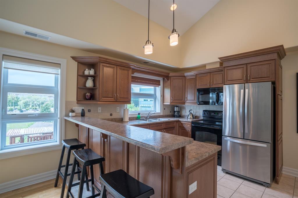 1550 VENETIAN Boulevard Unit# 307, Point Edward Ontario, Canada