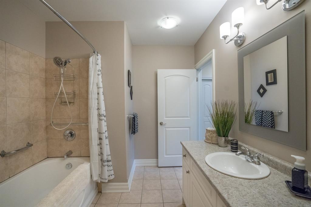 1550 VENETIAN Boulevard Unit# 307, Point Edward Ontario, Canada