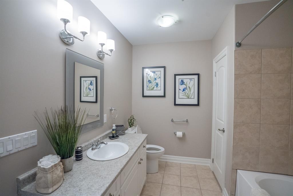 1550 VENETIAN Boulevard Unit# 307, Point Edward Ontario, Canada