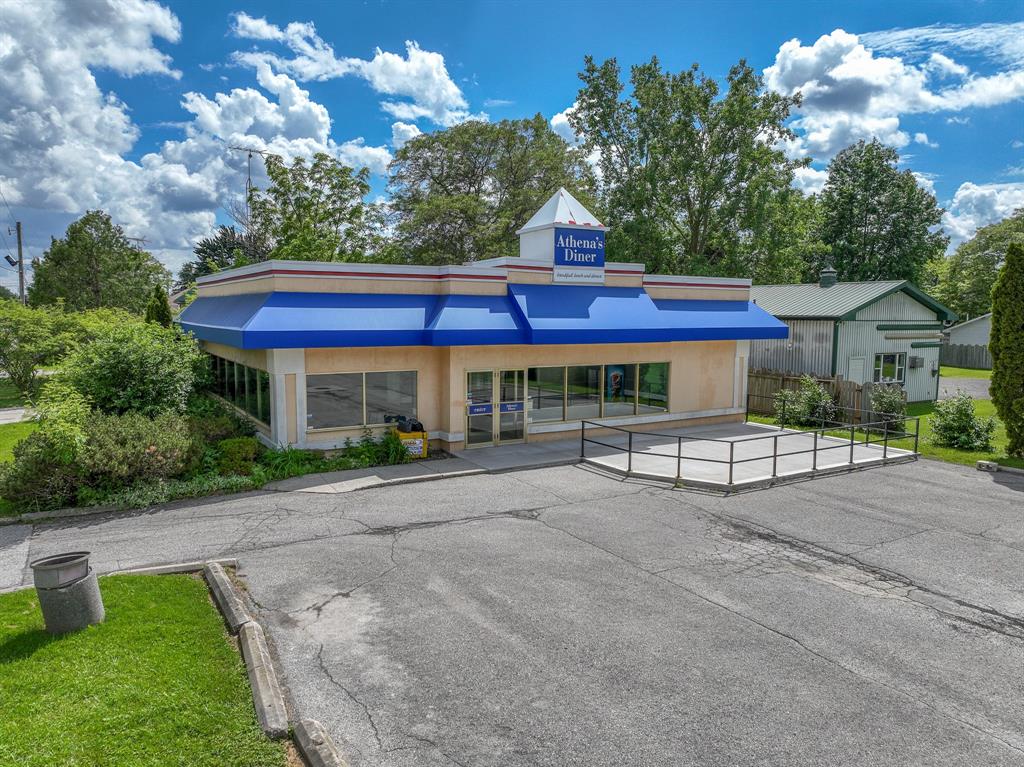 4375 PETROLIA Line, Petrolia, Ontario, Canada