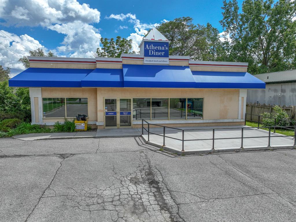 4375 PETROLIA Line, Petrolia, Ontario, Canada