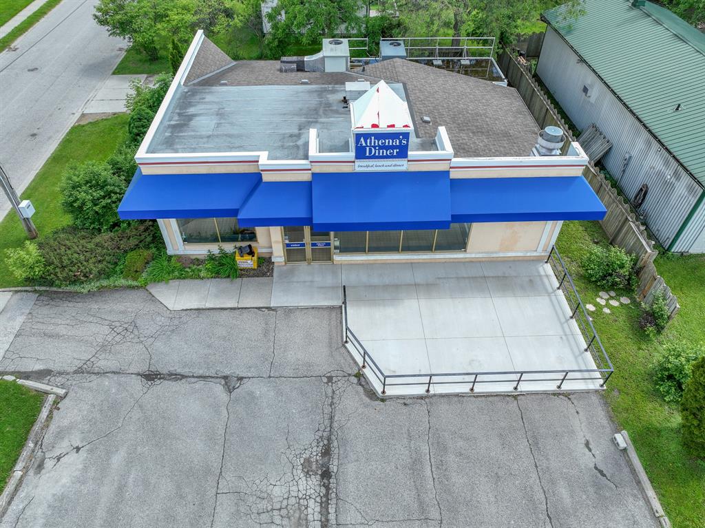 4375 PETROLIA Line, Petrolia, Ontario, Canada