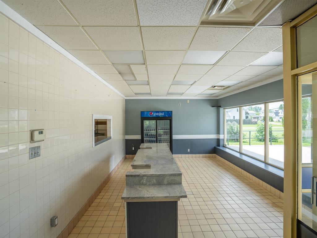4375 PETROLIA Line, Petrolia, Ontario, Canada