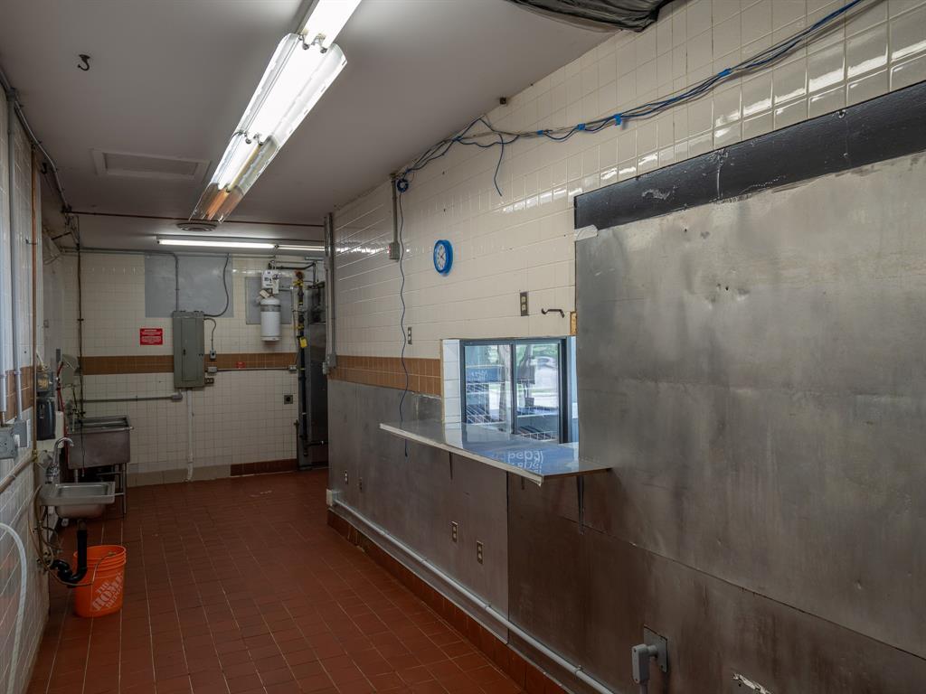 4375 PETROLIA Line, Petrolia, Ontario, Canada