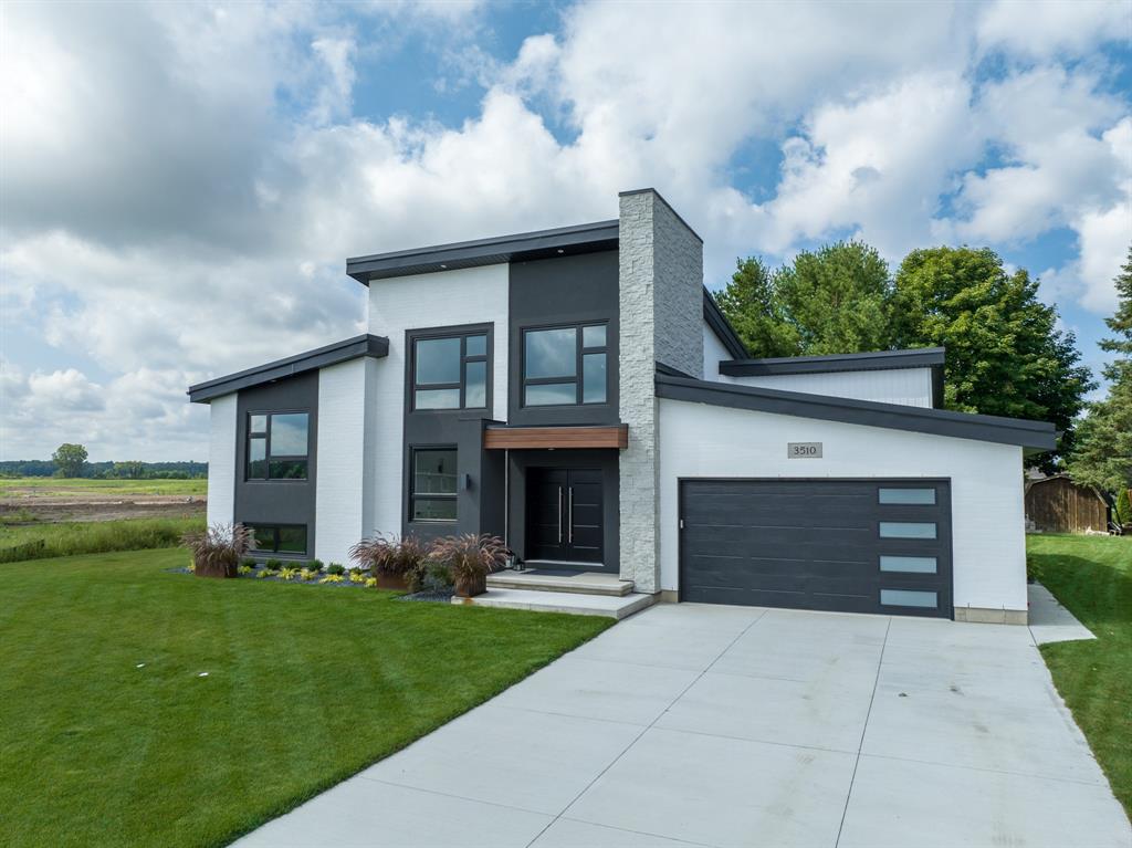 7008 Blue Coast Heights, Plympton-wyoming Ontario, Canada