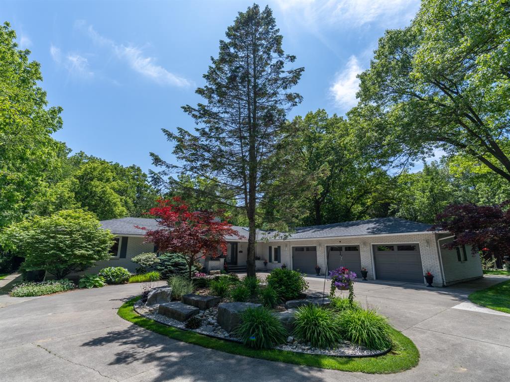 1587 LAKESHORE Road, Sarnia, Ontario, Canada photo 3