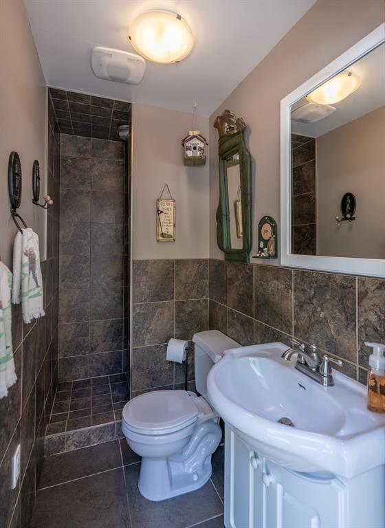 1587 LAKESHORE Road, Sarnia, Ontario, Canada photo 9